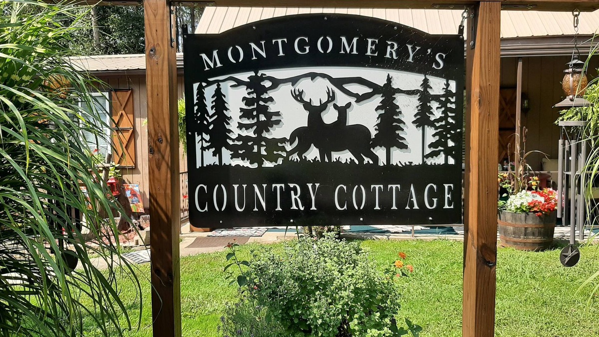 Quaker City Cottage | The country cottage: with gorgeous 5 person hot tub!