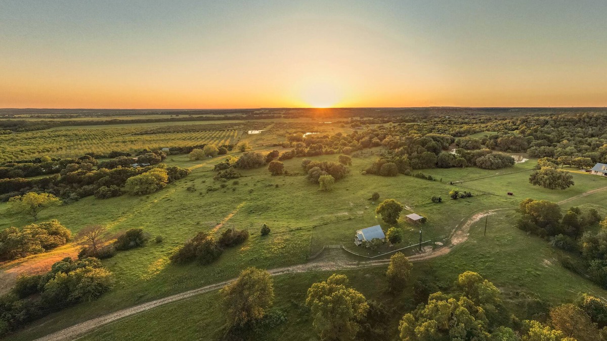 Smithville House | The Country Cottage w/Beautiful Views-5 mi. from historic downtown