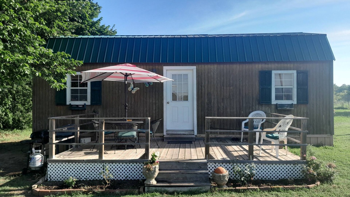 Davis Cottage | The Country Cottage with studio style layout and WiFi, AC in peaceful Davis