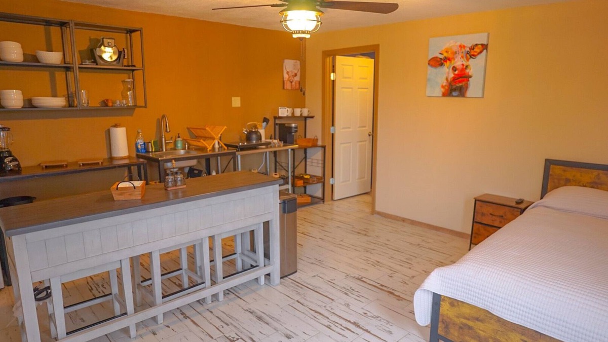 Adkins Apartment | The Countryside Studio - Countryside Delight