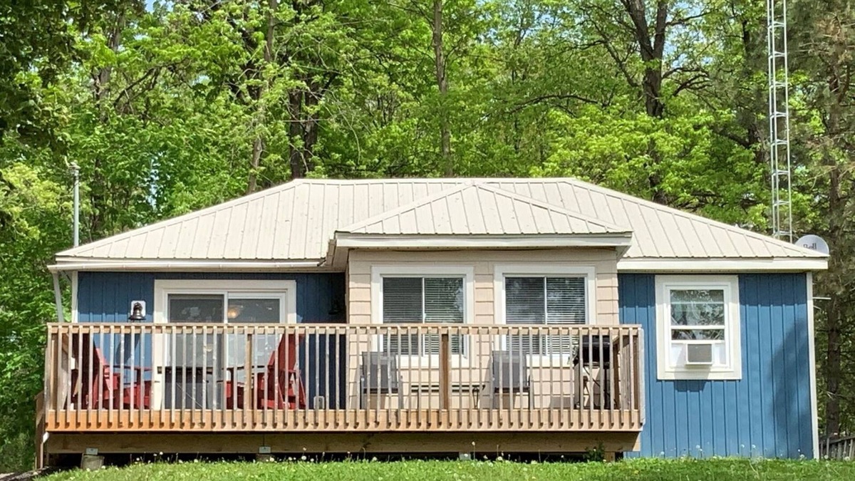 Adolphustown Cottage | The County Crossing - Gateway to PEC wine country
