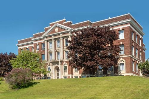 Thunder Bay Hotel | The Courthouse Hotel, an Ascend Collection Hotel