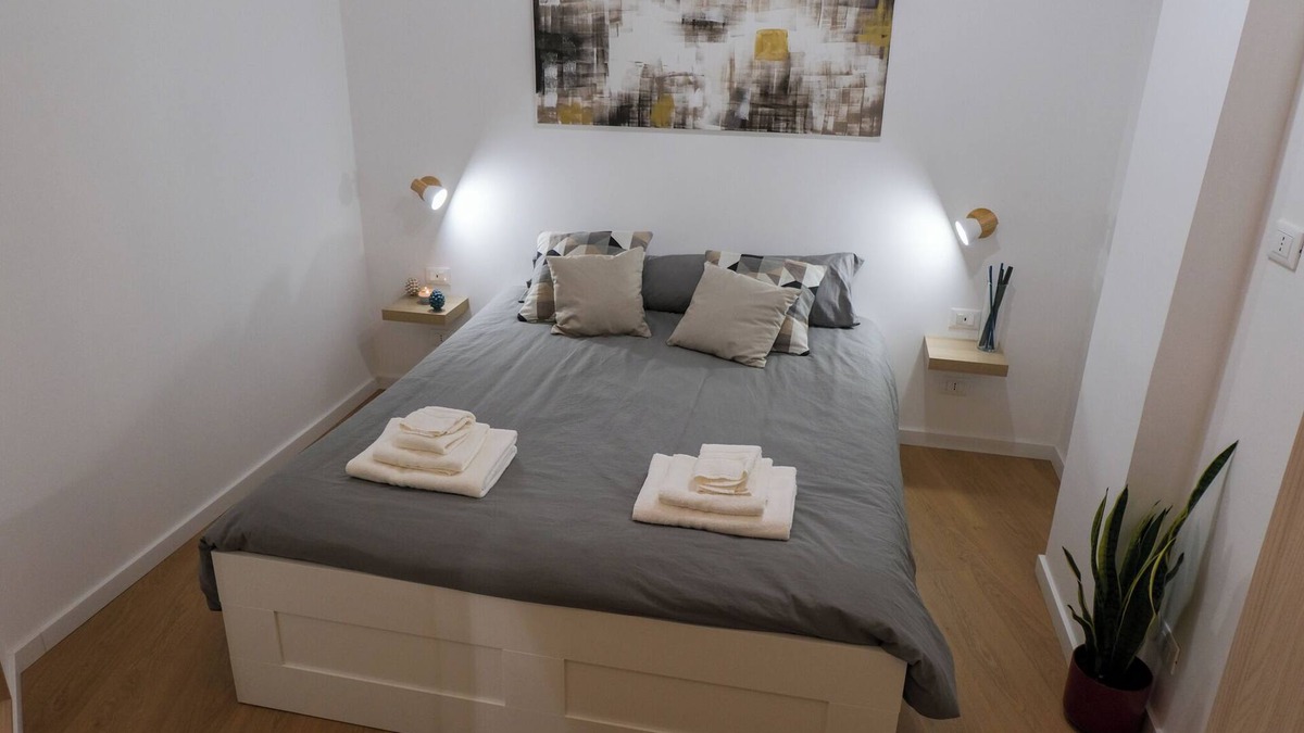 Caccamo Apartment | The courtyard