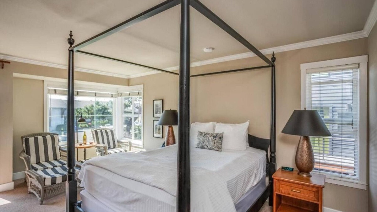 Downtown Cannon Beach Hotel | The Courtyard - Oceanview King Room at Cannon Beach Hotel Collection!