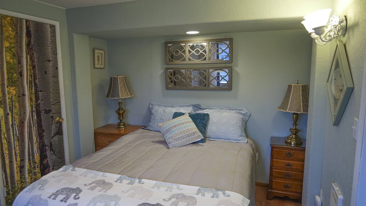 Astoria Condo | The Cove - 2bd 2ba Pet-Friendly Condo