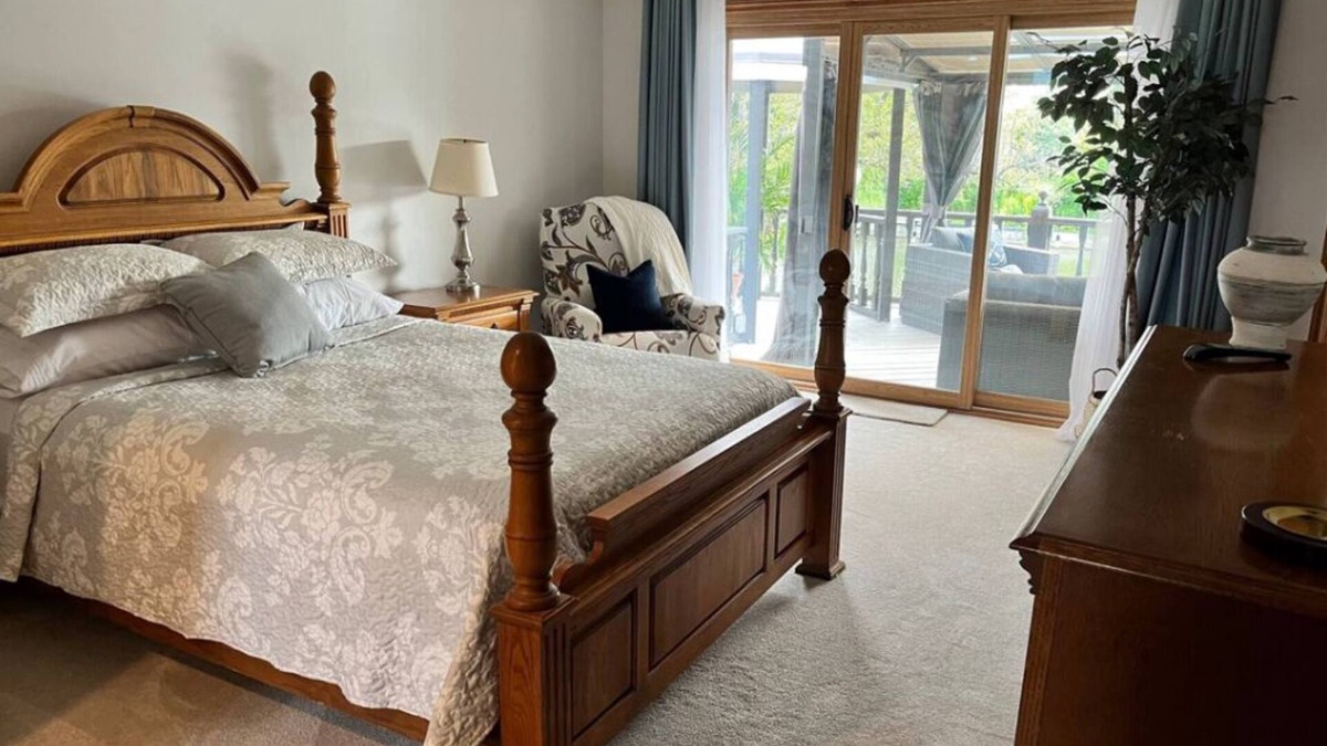 Lighthouse Cove House | The Cove 4 bedrooms, 8 guest + futon, 3 full baths
