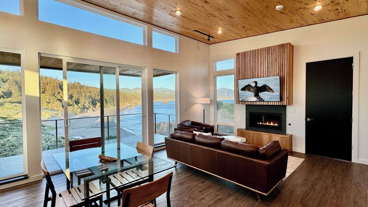 Port Orford Condo | The Cove at Port Orford: Cormorant Suite