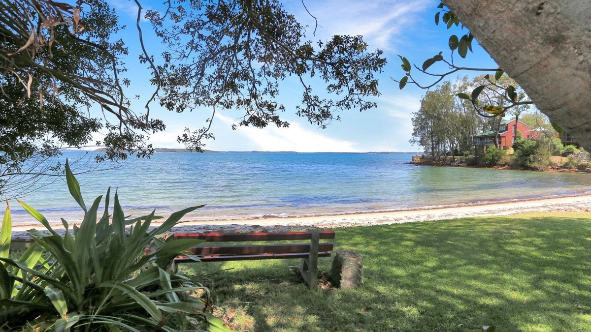 North Arm Cove House | The Cove Cottage - Waterfront Hideaway in North Arm Cove