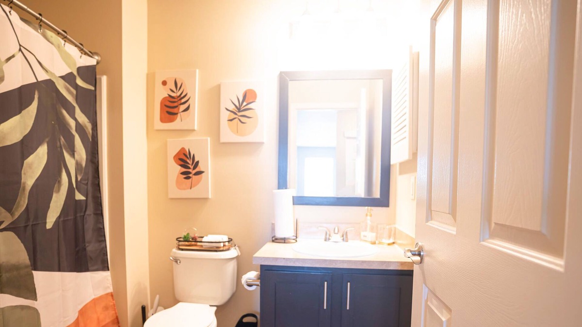 Easton Apartment | The Cove ( less than a minute from Easton town center )