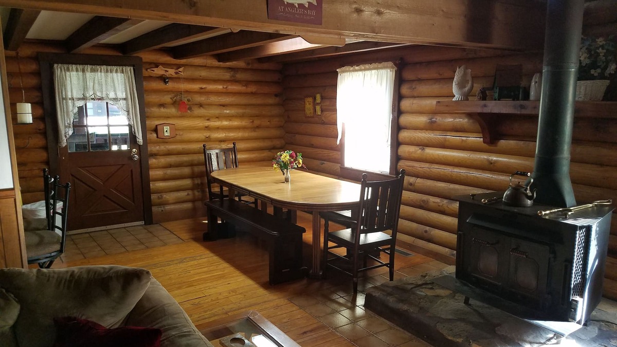 Taswell Cabin | The Cove Ponderosa Cabin.30 seconds from Patoka Lake.Sleeps 15