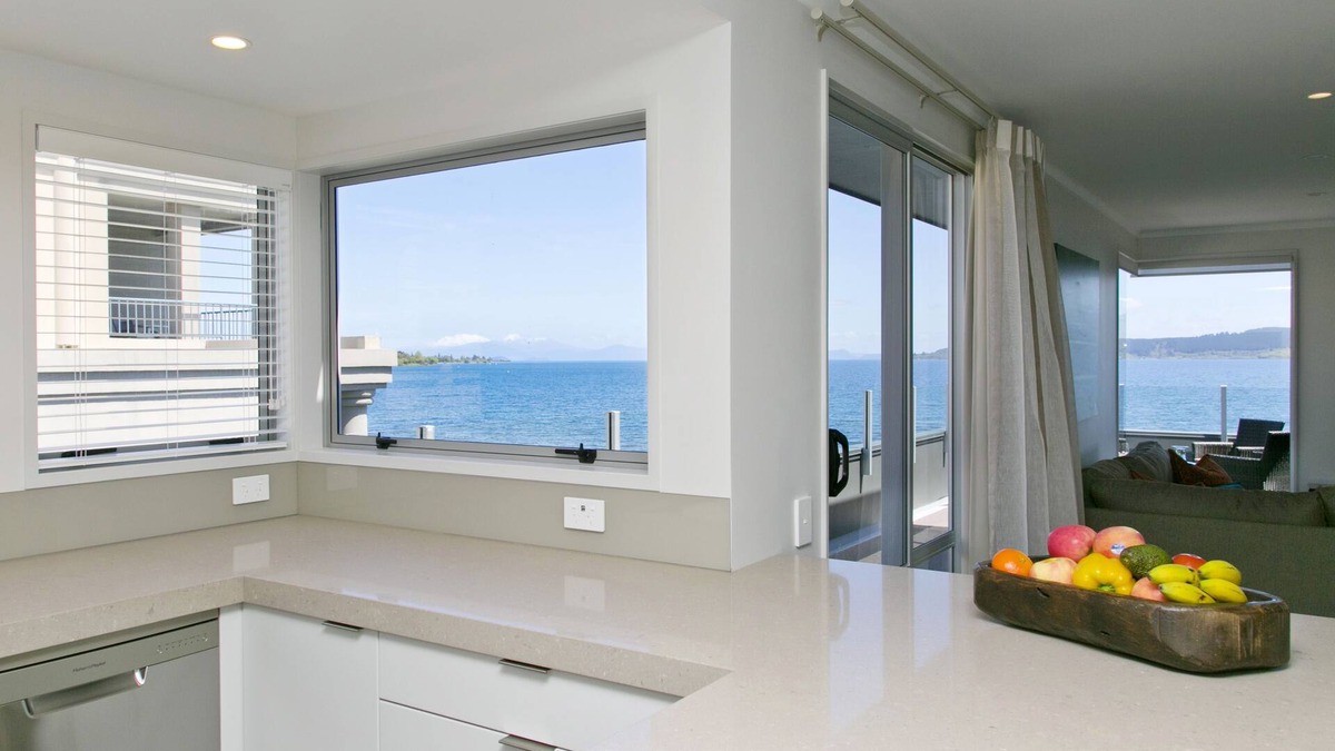 Waipahihi Hotel | The Cove Taupo