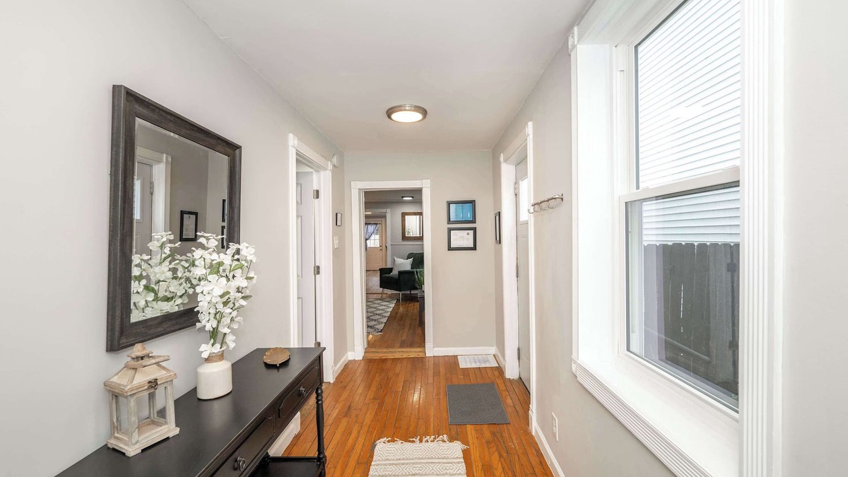 Latonia House | The Covington Cottage Modern 2 BDR Charmer