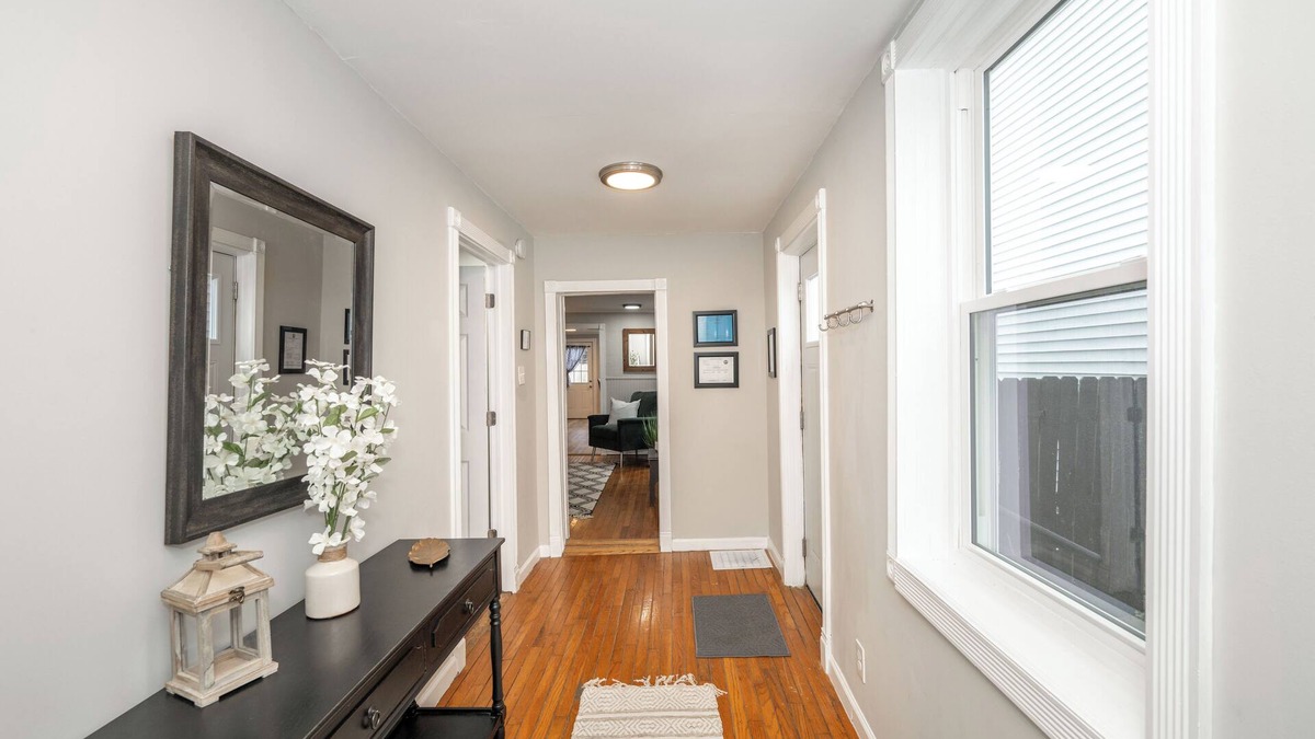 Latonia House | The Covington Cottage – Modern 2 BDR Charmer Close to Downtown