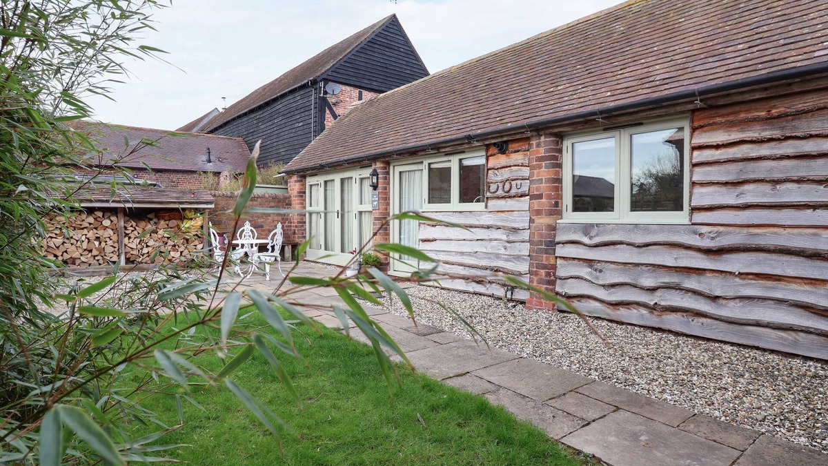 Bridgnorth Cottage | THE COW SHED, pet friendly, with a garden in Bridgnorth