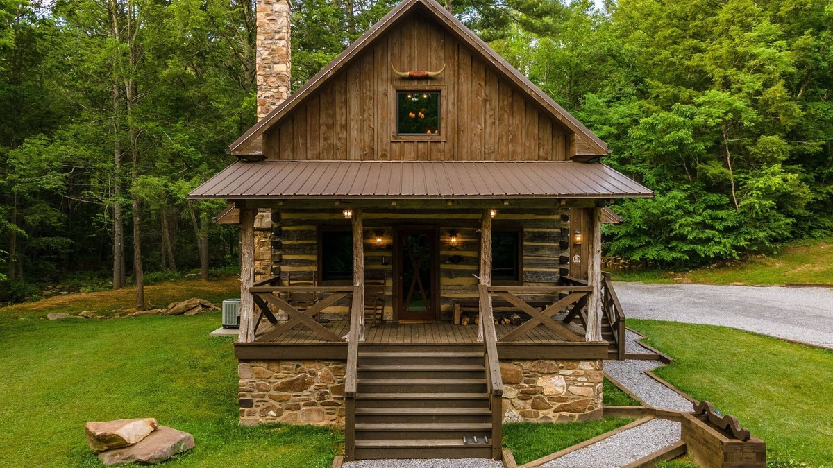 Goldbond Cabin | The Cowboy Cabin at Four Fillies Lodge