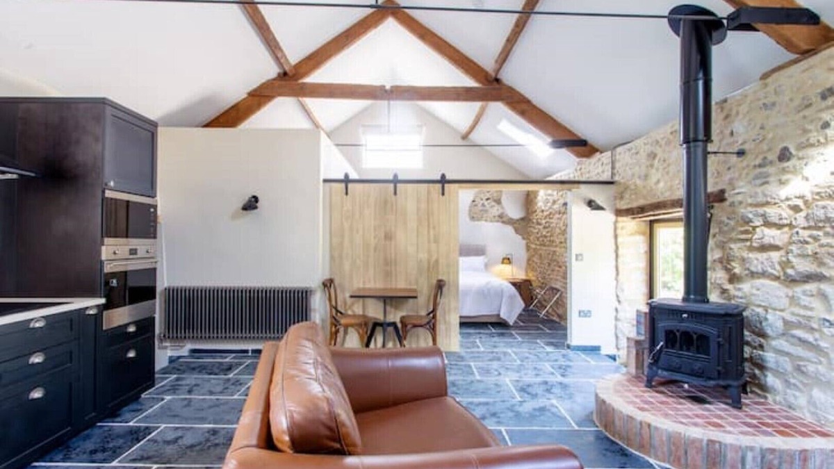 Littlebredy Apartment | The Cowshed, Washing Pool Barns - suite for two