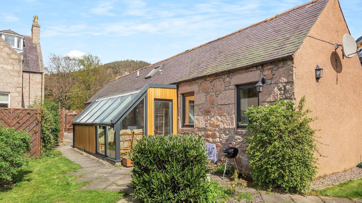 Ballater Cottage | The Coyles Cottage - SBH