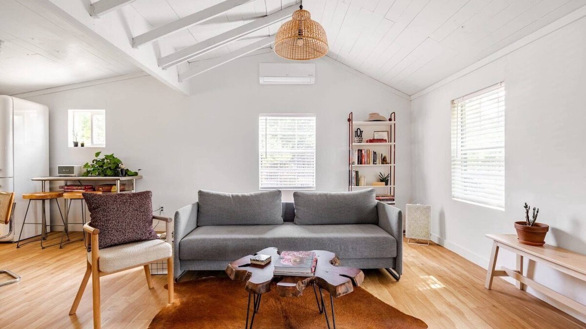 Holly House | The Cozy Bungalow — Walk to coffee, bars, eats