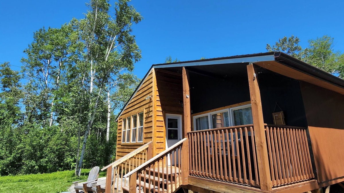 Beaconia Cabin | The cozy cabin… 12 minutes to Grand Beach!