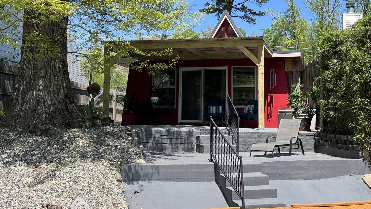 Mountain Pine Cabin | The Cozy Cabin Lake Hamilton~ Booking now for Hot Springs amazing fall foliage