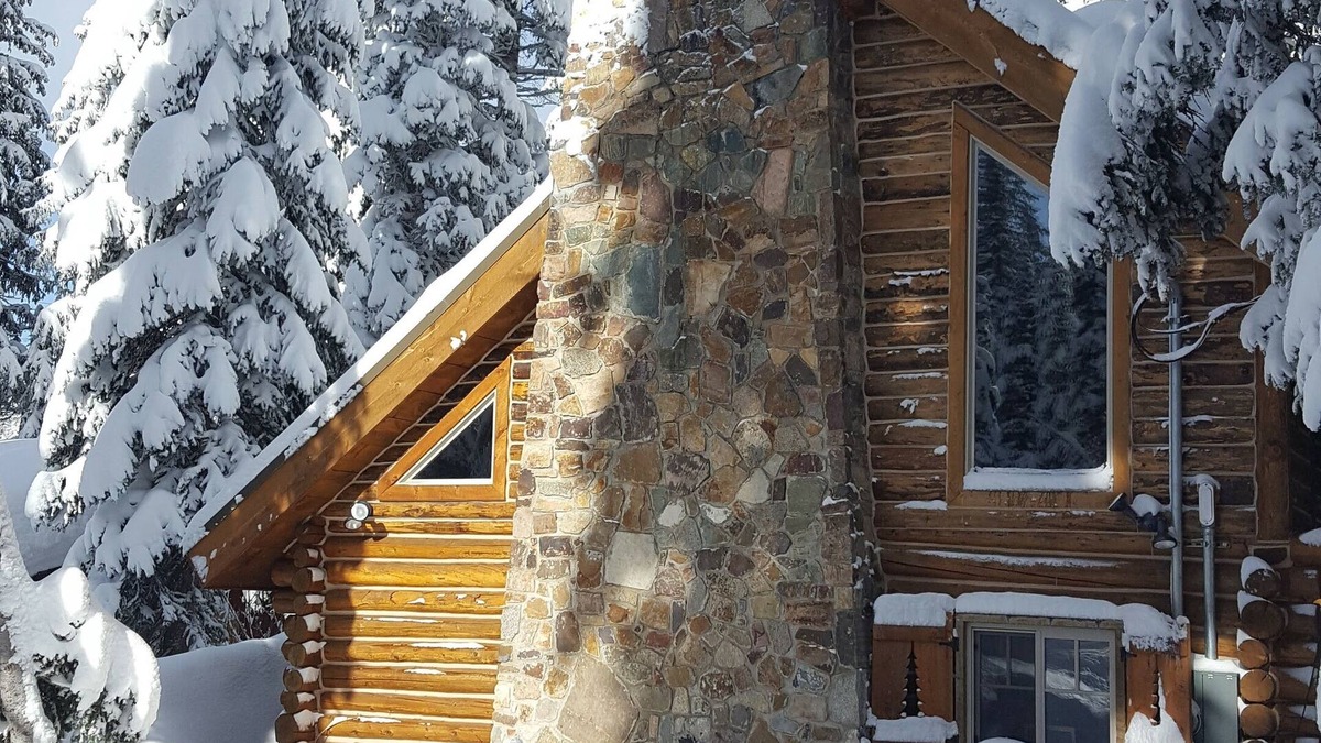 Salt Lake Mountain Resorts Cabin | The Cozy Cabin.Walk to Brighton ski slopes!