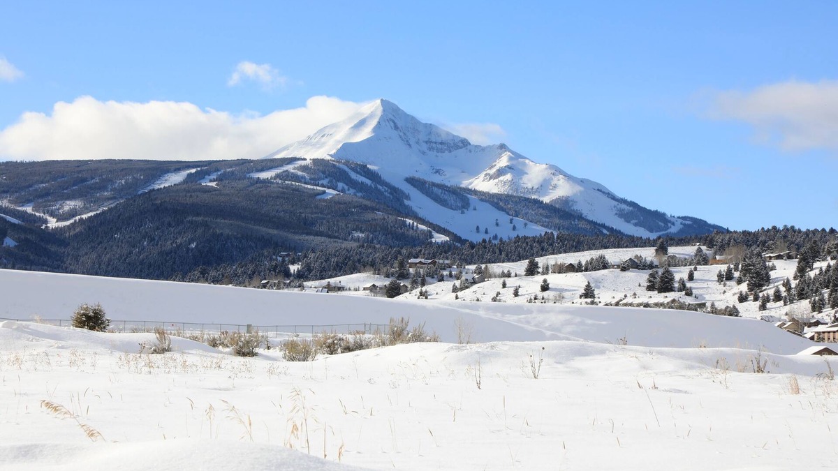 Big Sky Ski Chalet | The Cozy Chalet in Gallatin Range -Warm and Inviting Mountain Chalet