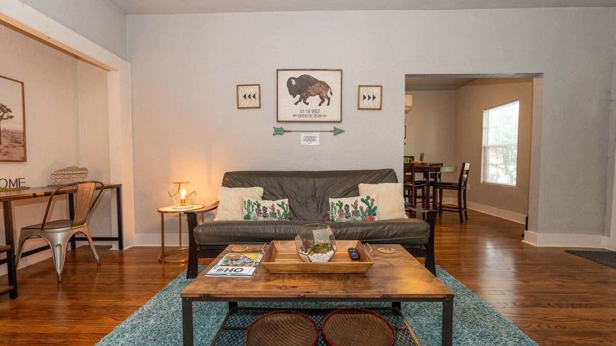 Chickasha House | The Cozy Chickasha | Fiber | Extra Parking | W/D