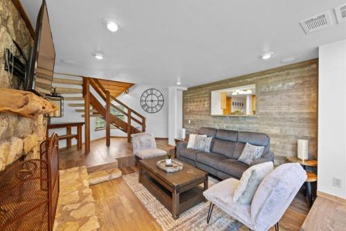 Spicewood House | The Cozy Corner in Windermere Oaks on Lake Travis