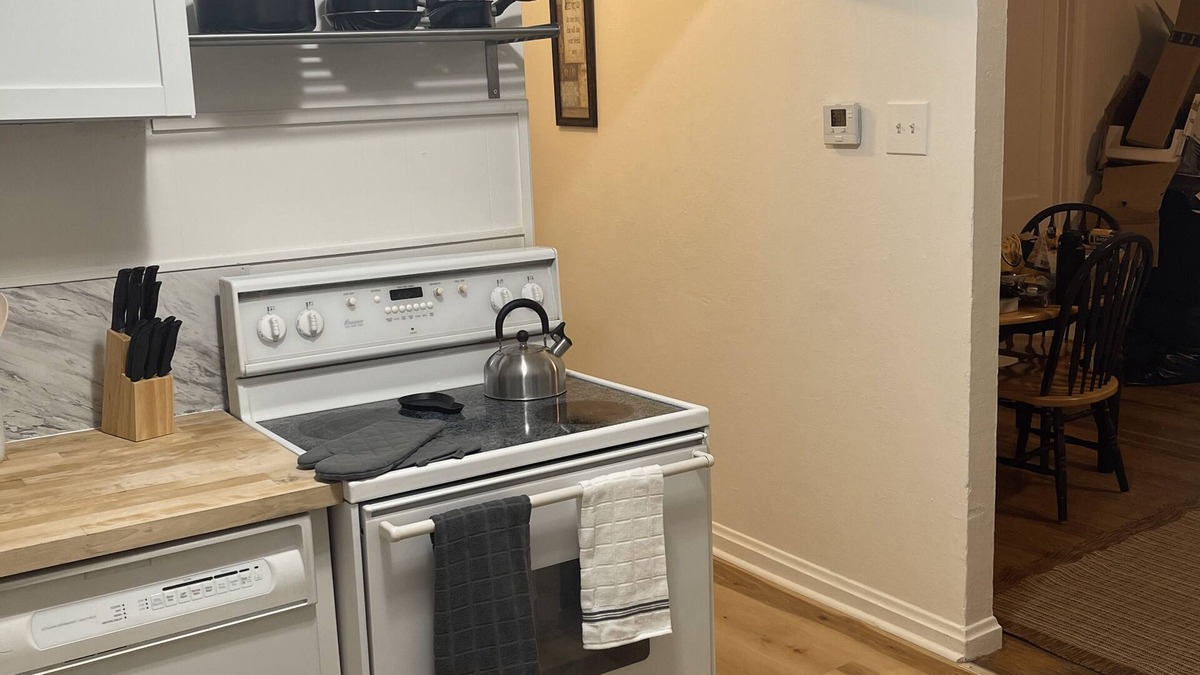 Breckenridge Hills House | The Cozy Cottage Only 8 Minutes from airport