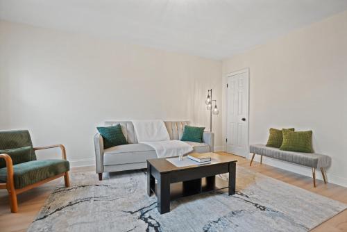 Washington Apartment | The Cozy District Den Stay