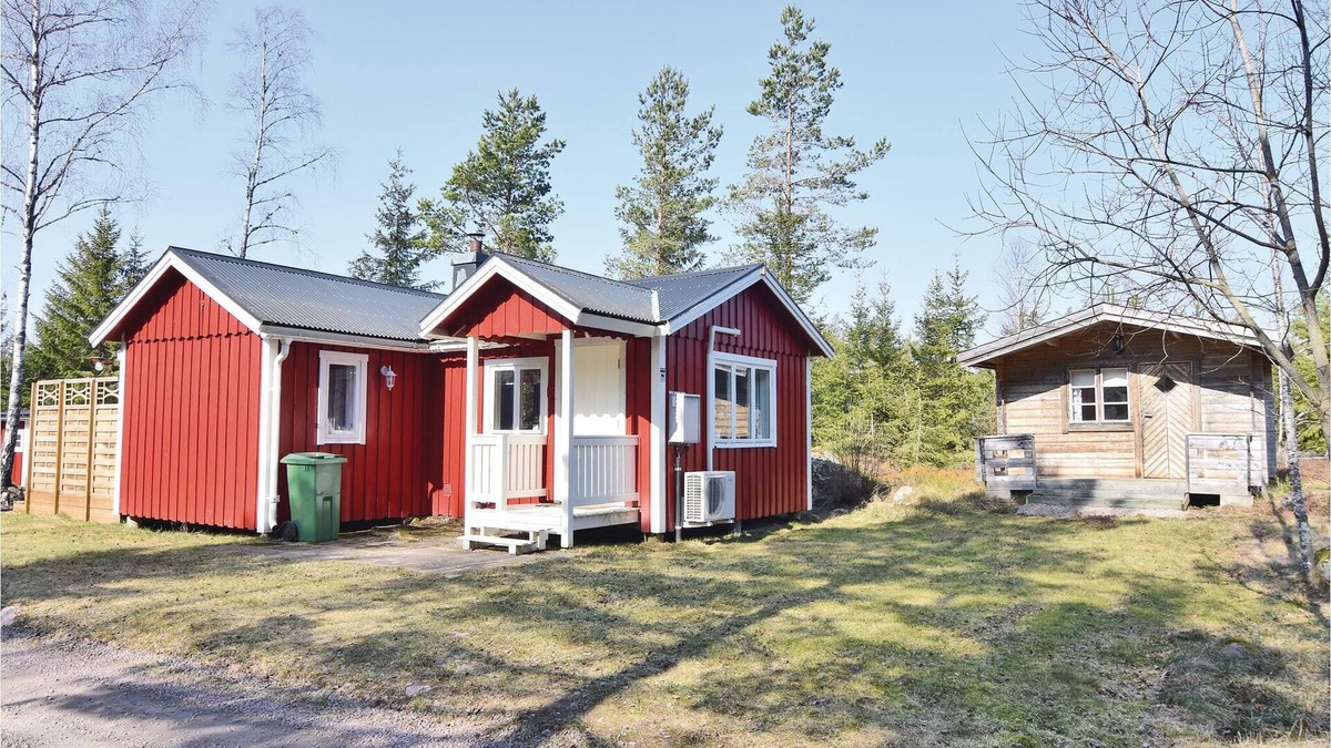 Timmersdala House | The cozy furnished cottage is located only 300 m from the lake Vristulven, which has very clean wate