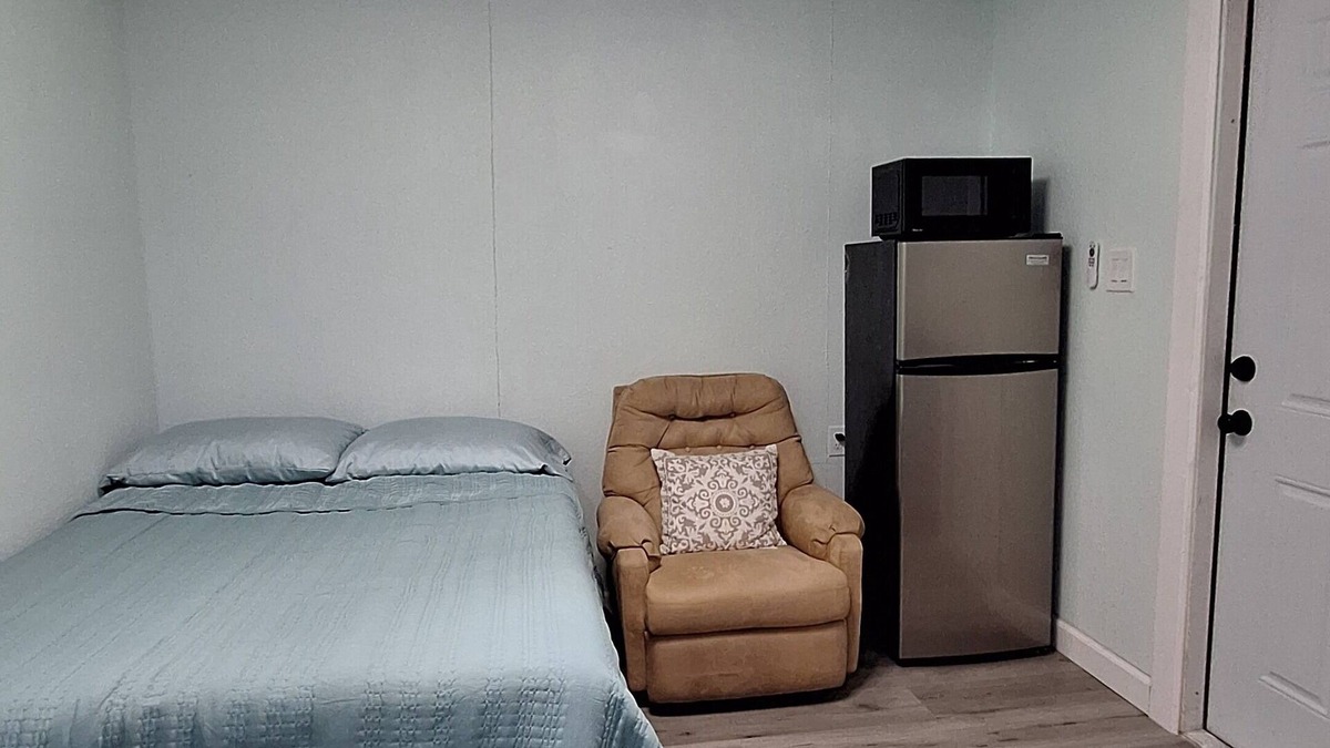 Duncanville Apartment | The Cozy Hut with AC and WiFi in fabulous Duncanville