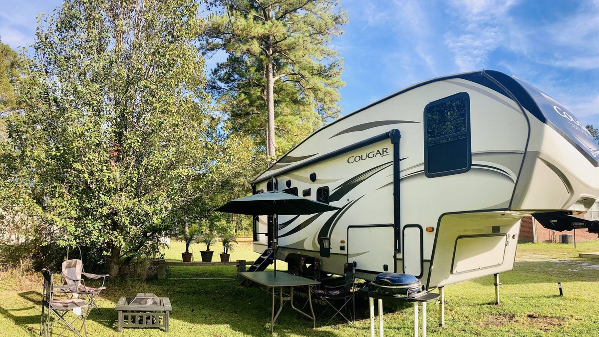 Fleming House | The Cozy Keystone RV on the Farm, Pet Friendly!