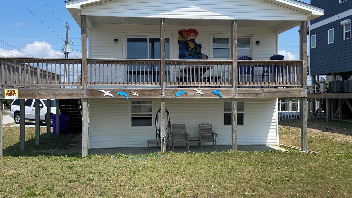 North Topsail Beach Cottage | The cozy Light House Cottage is ocean front with 2 bedrooms - sleeps 6 - 2 baths