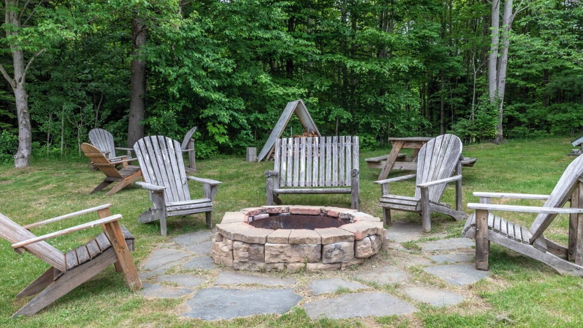Warren Condo | The Cozy Oasis: Pool, Firepit, and Scenic Views