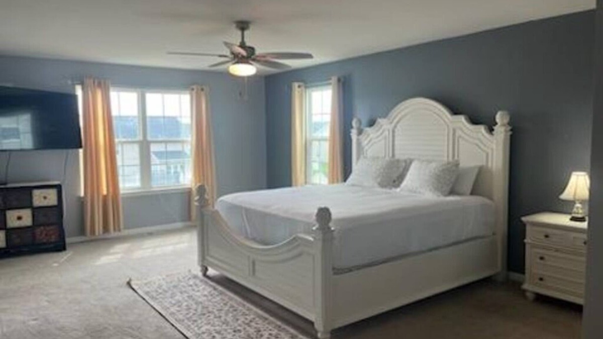 West Henrietta House | The Cozy Place in Rochester, NY nNear RIT - CollegenPet Friendly