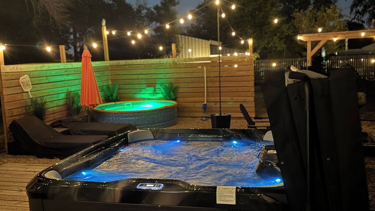 Brazos House | The Craftsman on Clay-4 Blocks to Silos-Backyard Retreat-Hot Tub and Cowboy Pool