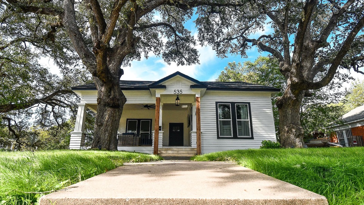 Lockhart House | The Craftsman on Main Street