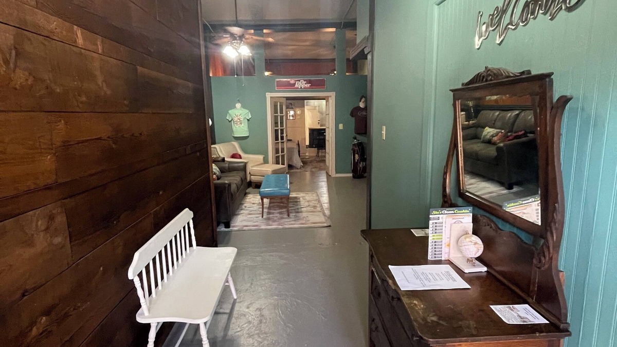 Van Buren Apartment | The Cranny at Main Street Suites: 1 bedroom with smart TV in downtown Van Buren