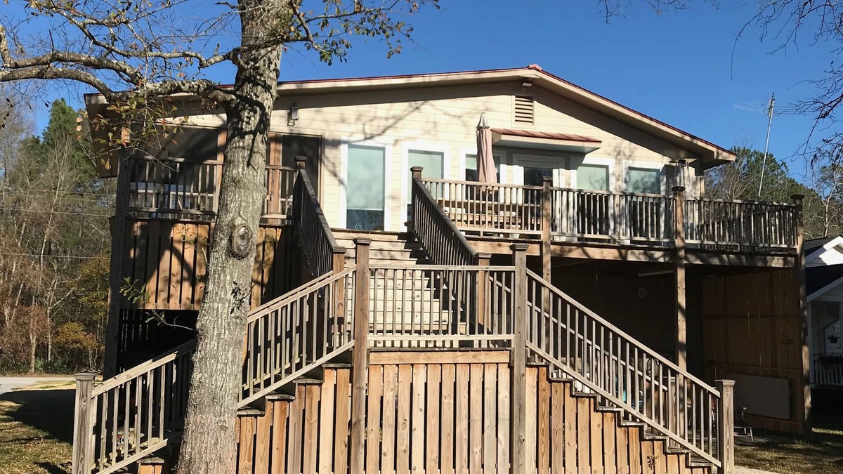 Huger House | The Creek House is super nice and country quiet. Come and enjoy!