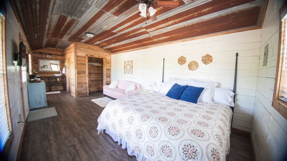 Driftwood Cabin | The Creekside Crib - The cabins at Onion Creek