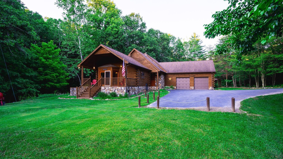 Goldbond House | The Creekside Home at Four Fillies Lodge