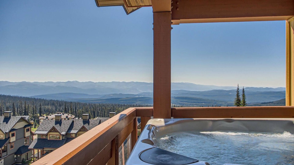 Big White Ski Resort House | The Crescent by Okanagan Premier