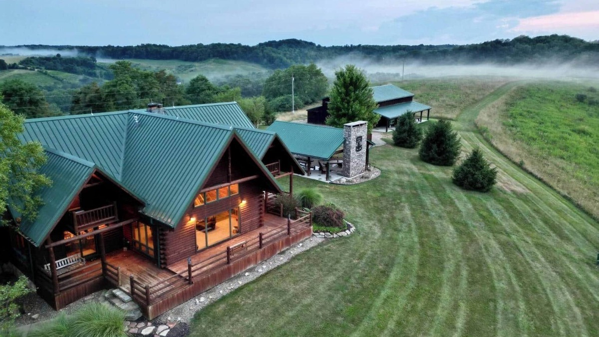 Keene Cabin | The Crest Lodge - Cabin w/Hot Tub - Game, Bar & Theatre Rooms