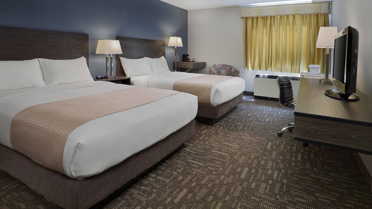 Hinton Hotel | The Crestwood Hotel