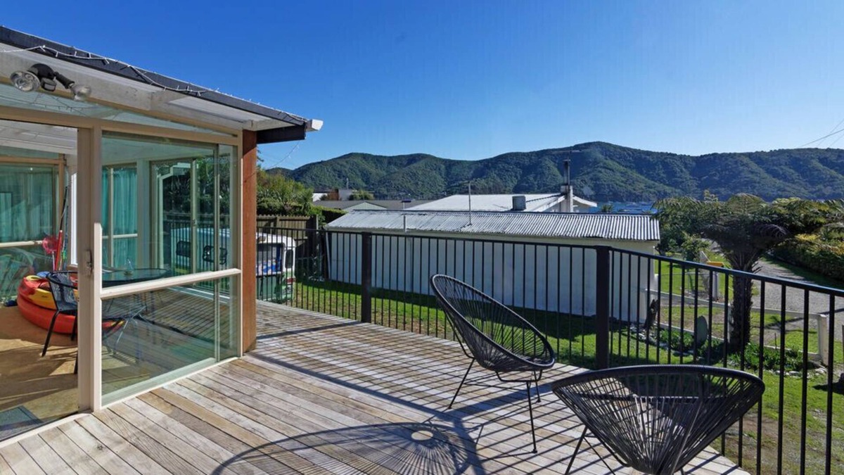 Waikawa Bay House | THE CRIB - MARLBOROUGH BACH, family friendly in Green Bay