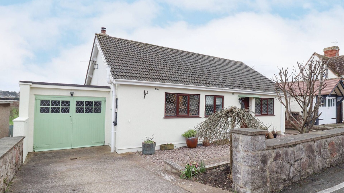Penrhyn Bay Cottage | THE CRIB, pet friendly, character holiday cottage in Penrhyn Bay