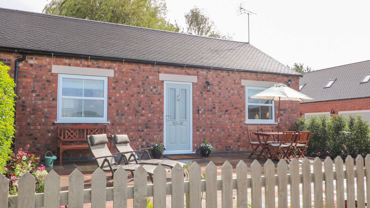 Ashbourne Cottage | THE CROFT, pet friendly, with a garden in Hollington, Derbyshire