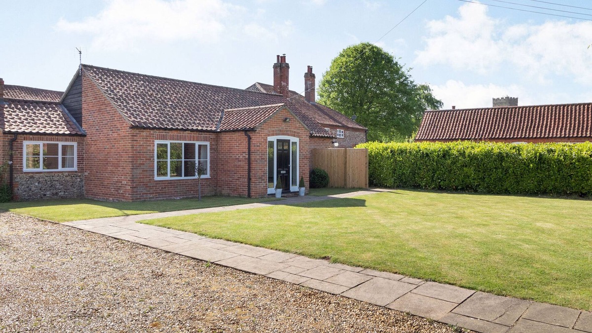 Stow Bedon Cottage | THE CROFT, pet friendly, character holiday cottage in Watton