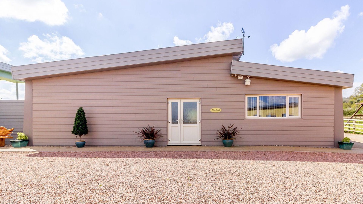 Malvern Cottage | THE CROFT, pet friendly, with hot tub in Leigh Sinton
